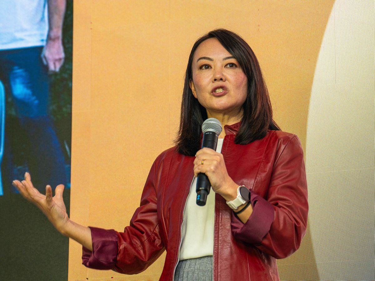 Dra. Daniela Kanno palestrando no Congresso MEV Global, em São Paulo