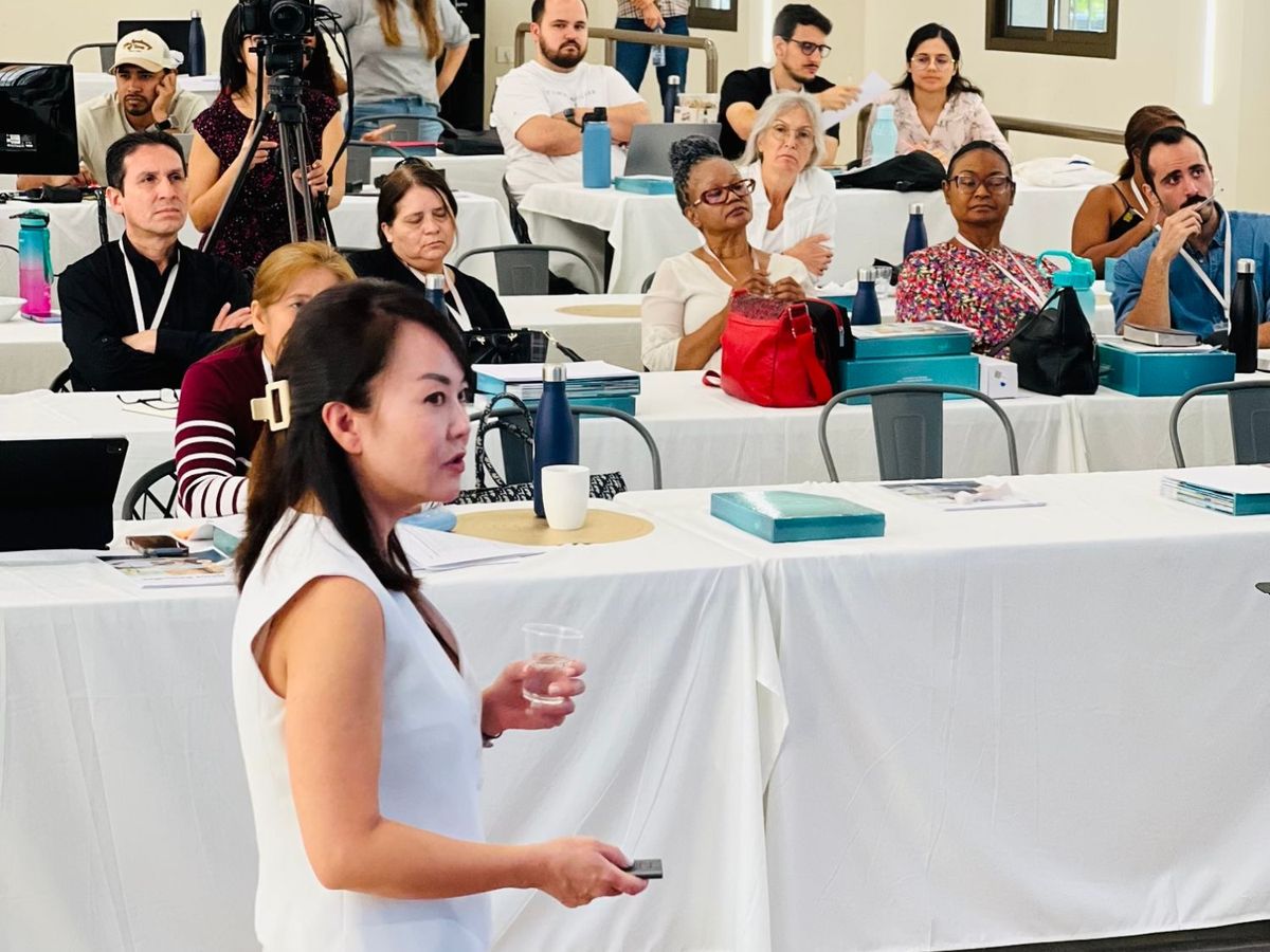 Dra. Daniela conduzindo o treinamento de Consultores de Estilo de Vida em Beirute